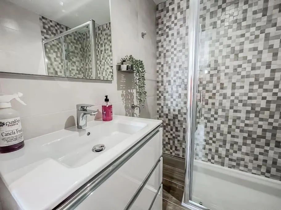 Modern 2 Bed Apartment With Pool In Frigiliana